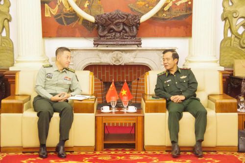 Trung tướng Lê Đức Thái tiếp Tùy viên Quốc phòng Trung Quốc