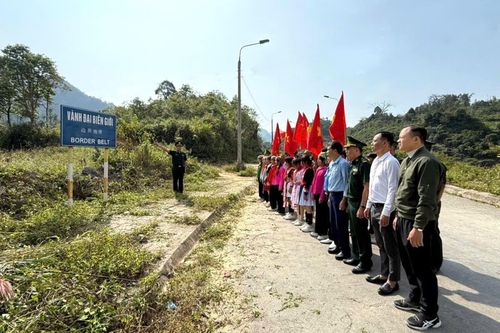 Khơi dậy tình yêu biên cương thông qua các hoạt động trải nghiệm trên biên giới