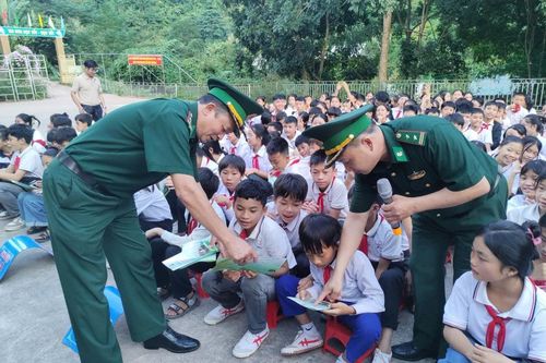 Nâng cao nhận thức và ý thức thượng tôn pháp luật của cán bộ, nhân dân khu vực biên giới