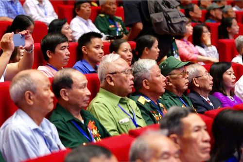 Đề xuất tặng quà cho ngươi có công với cách mạng trong dịp Tết 2025
