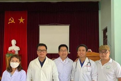 Những tiến sĩ trẻ và khát vọng đổi thay - Bài 3: Đau đáu chăm sóc sức khỏe người dân