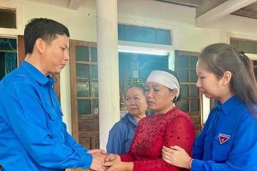 Truy tặng Huy hiệu Tuổi trẻ dũng cảm cho đoàn viên quên mình cứu người