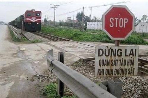 Chạy lên đường sắt để đuổi bò, người đàn ông bị tàu hỏa tông tử vong