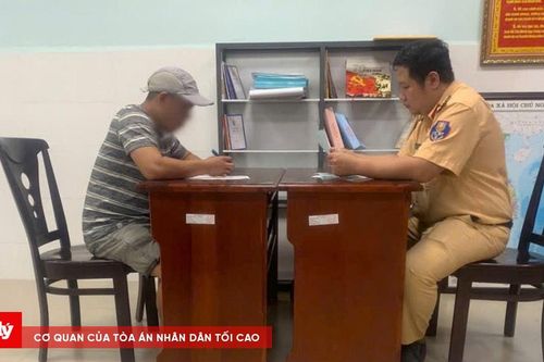 Phạt tiền, tước giấy phép tài xế lái xe ben leo qua dải phân cách