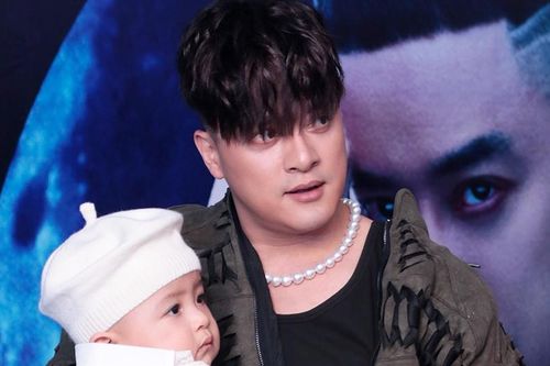 Ca sĩ Cao Thái Sơn khoe bằng xác nhận kỷ lục và tin vui đã kết hôn