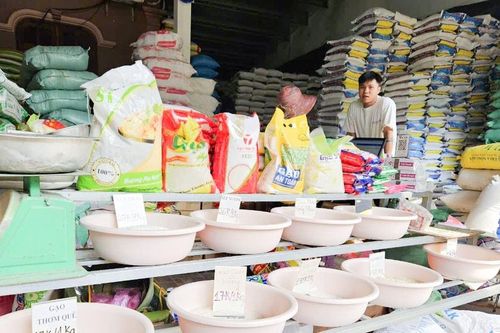 Giá gạo neo cao, cơ sở sản xuất bún, bánh ở Nghệ An gặp khó