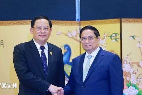 Thủ tướng Phạm Minh Chính gặp Thủ tướng Lào Sonexay Siphandone