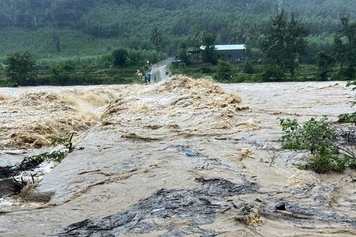Mưa lớn, nhiều địa phương của tỉnh Bình Định bị chia cắt