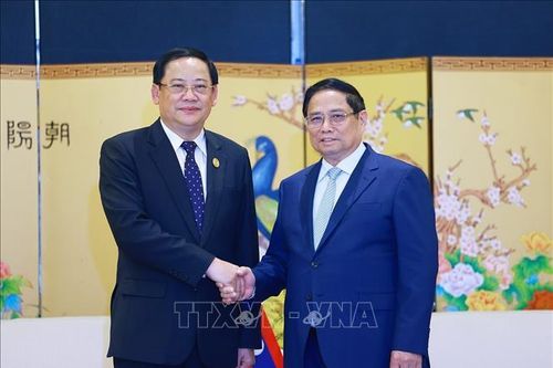 Thủ tướng Phạm Minh Chính gặp Thủ tướng Lào Sonexay Siphandone