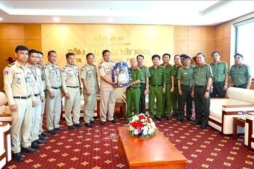 Campuchia cử đoàn sang cám ơn Công an tỉnh Tây Ninh hỗ trợ chữa cháy tòa nhà 7 tầng