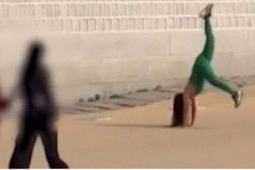 Truyền hình Hàn lên tiếng về hành động của cô gái Việt tạo dáng yoga trước cung điện Gyeongbokgung