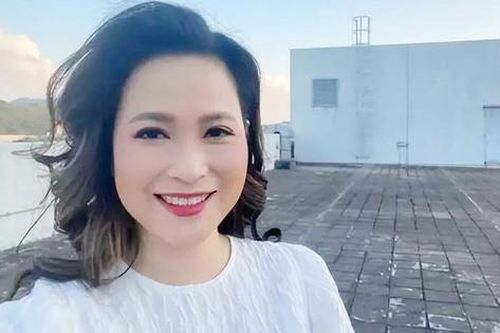 Mỹ nhân bỏ rơi bạn trai để săn 'đại gia', U60 sống trong cô độc