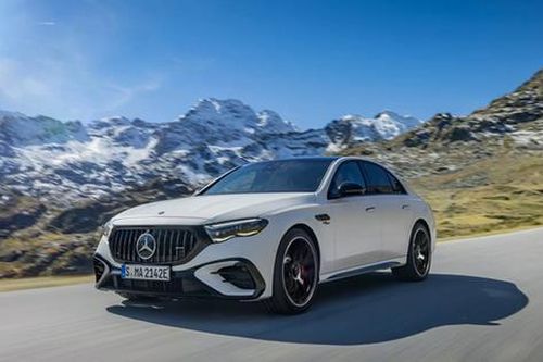 Mercedes-AMG E 53 Hybrid 2025 có giá từ 2,2 tỷ đồng