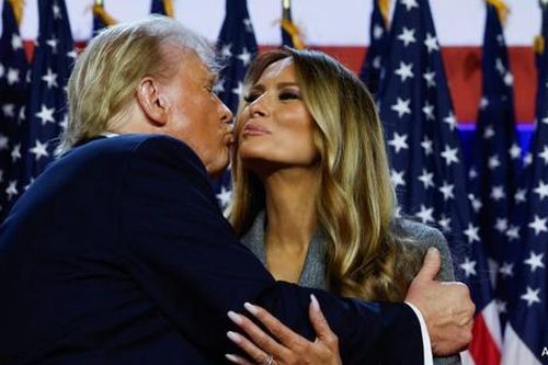 Phu nhân Melania Trump diện đồ có giá 170 triệu trong ngày chồng đắc cử Tổng thống