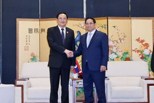 Thủ tướng Phạm Minh Chính gặp song phương với Thủ tướng Lào Sonexay Siphandone