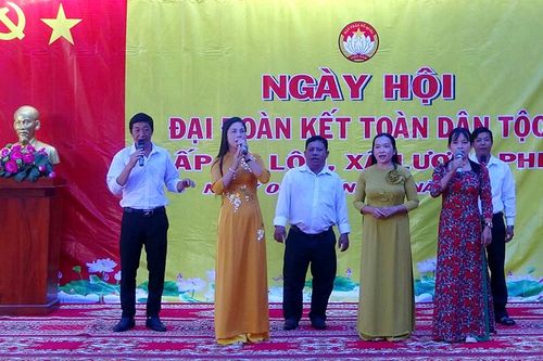 Bí thư Huyện ủy Tri Tôn dự Ngày hội Đại đoàn kết toàn dân tộc ấp Sà Lôn