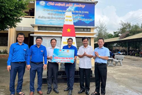 Huyện đoàn Vạn Ninh: Khánh thành công trình 'Trường Sa trong trái tim tôi' và tổ chức phiên tòa giả định