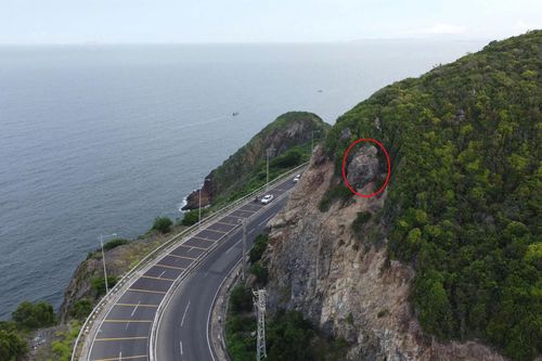 Tiềm ẩn nguy cơ sạt lở đá trên đèo Cù Hin