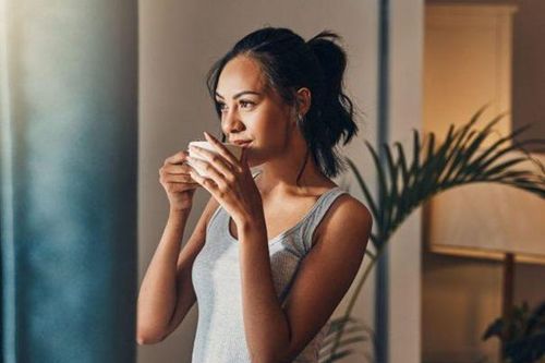 6 lợi ích tuyệt vời của việc uống nước ấm mỗi ngày