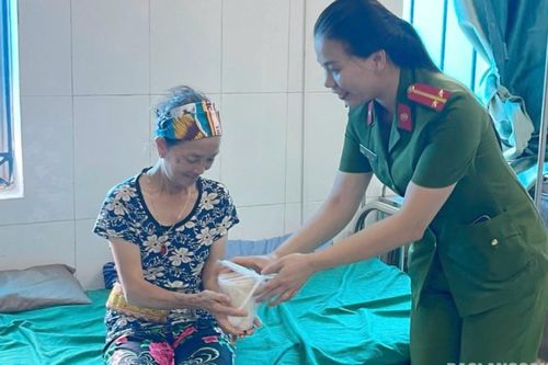 Mô hình 'Nồi cháo nhân ái ' của Công an huyện Đình Lập: Góp phần lan tỏa yêu thương