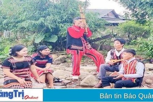 Góp phần khôi phục và phát huy bản sắc văn hóa của đồng bào dân tộc thiểu số