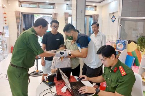 Hành trình đi tìm định danh số cho người yếu thế