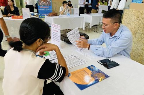 Tuyển dụng lao động tăng mạnh những tháng cuối năm