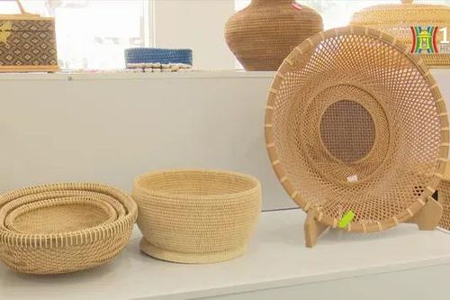 Thủ công mỹ nghệ: Sản phẩm tinh xảo, bao bì đơn điệu