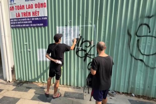 Trục xuất hai người nước ngoài vẽ bậy trên đường phố tại TPHCM