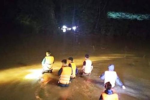 Người đàn ông có hoàn cảnh khó khăn bị nước lũ cuốn trôi khi đi làm về