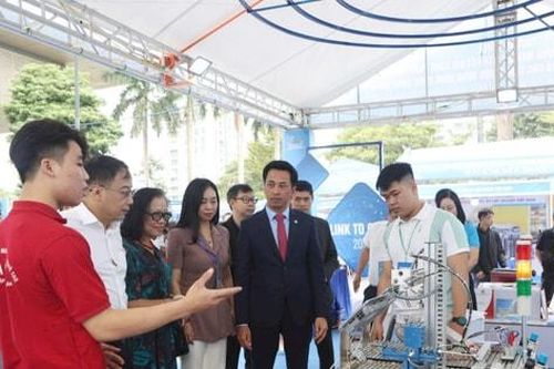 Khai mạc Triển lãm kết nối giao thương, giới thiệu sản phẩm công nghệ số thành phố Hà Nội 2024