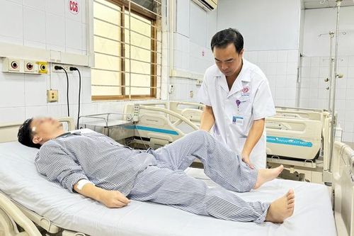 Người đàn ông 40 tuổi ở Quảng Ninh phải thay khớp háng thừa nhận một sai lầm nhiều người Việt mắc phải