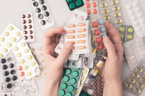6 sai lầm cần tránh khi uống thuốc