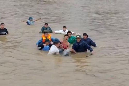 Tìm thấy thi thể người đàn ông bị nước cuốn trôi sau khi cứu học sinh đuối nước
