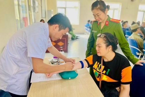 Những công dân đầu tiên của quận Ba Đình tích hợp mẫu ADN vào dữ liệu căn cước