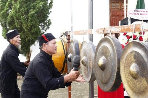 Thanh Hóa: Chủ tịch UBND tỉnh dự ngày hội Đại đoàn kết cùng người dân thôn 5 - Cán Khê