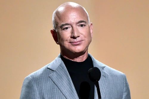 Jeff Bezos 'phá băng' mối quan hệ với ông Trump?