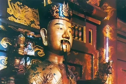 Vì sao khi xưa hiếm có dung mạo vua Việt được ghi lại?