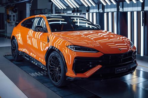 Phải chờ cả năm nếu muốn mua siêu xe Lamborghini