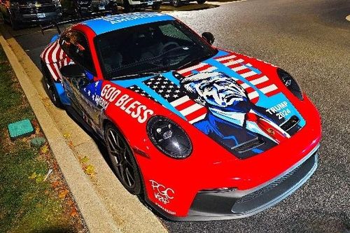 Chiếc Porsche 911 GT3 mang phong cách Donald Trump