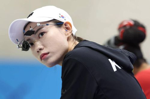 'Xạ thủ ngầu nhất hành tinh' rời đội