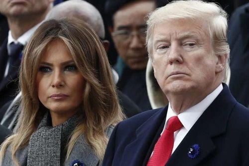 Hình ảnh 'người vợ xa cách' không thay đổi của bà Melania Trump