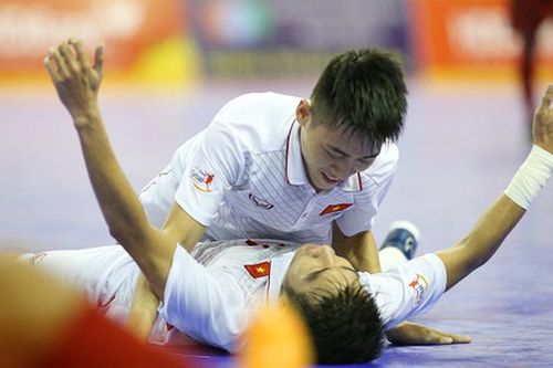 ĐT Việt Nam thắng kịch tính Indonesia nhờ hat-trick của 'chàng trai bán café', HLV Hà Lan của đội bạn phải thừa nhận sự thật