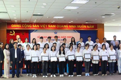 Thắp niềm tin chinh phục ước mơ cho sinh viên khó khăn