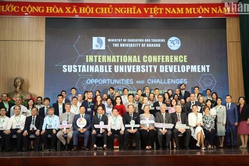 Hơn 200 đại biểu trong nước và quốc tế tham dự hội thảo 'Phát triển đại học bền vững: Cơ hội và thách thức'