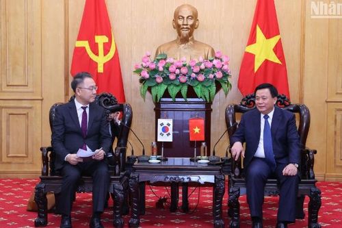 Đẩy mạnh hợp tác đào tạo, bồi dưỡng cán bộ lãnh đạo, quản lý