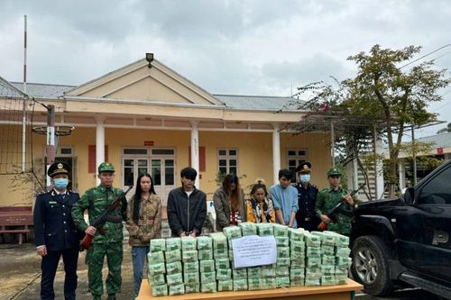 Bắt 5 đối tượng người nước ngoài vận chuyển 70kg ma túy qua cửa khẩu Nậm Cắn