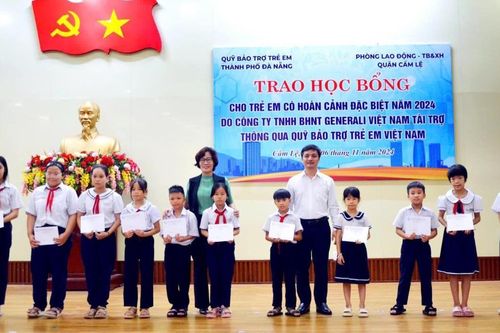 Trao học bổng 60 triệu đồng cho trẻ em có hoàn cảnh đặc biệt