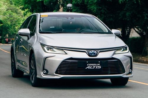 Toyota Corolla Altis 2024 'ăn xăng như ngửi', từ 750 triệu đồng