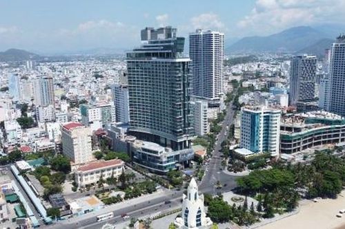 Cận cảnh những khu 'đất vàng' ven biển Nha Trang bị bỏ hoang cả thập kỷ